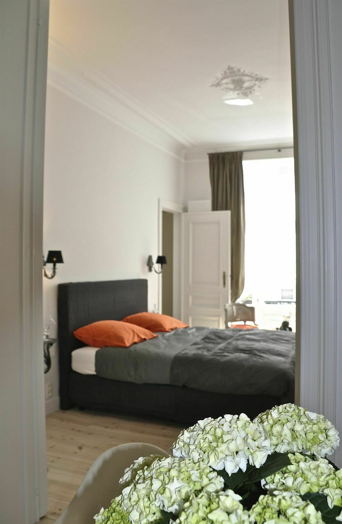 B&B Un Jardin En Ville Saint-Gilles Exterior foto